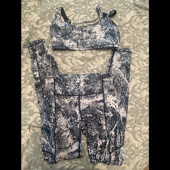 Lululemon matching speed up tight and bra - Picture 2 of 9